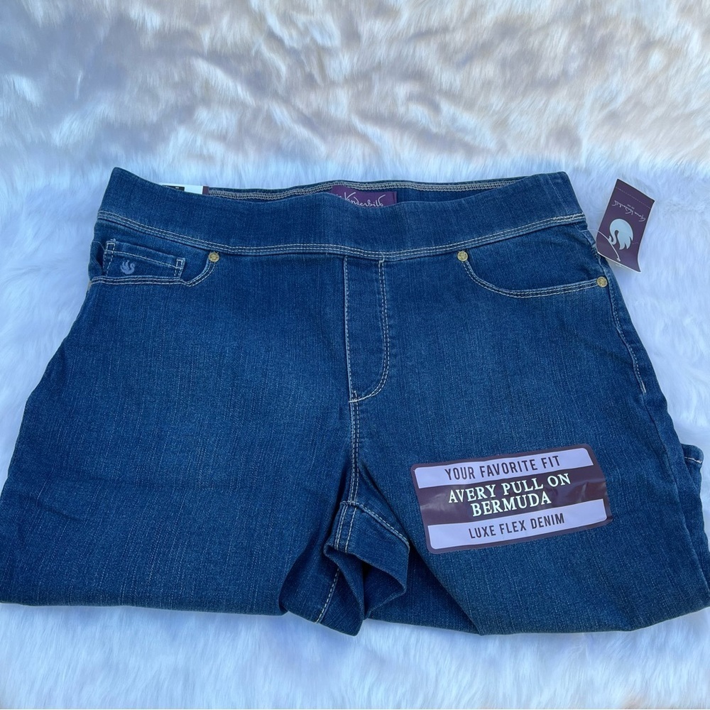 NWT‎ Gloria Vanderbilt Women's Avery Pull on Bermuda Short - Picture 10 of 16